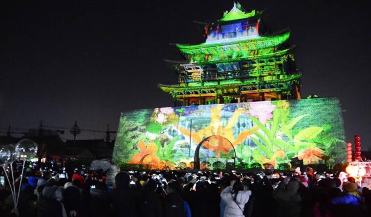 全息建筑投影——引人注目的宣传方法 (图1)